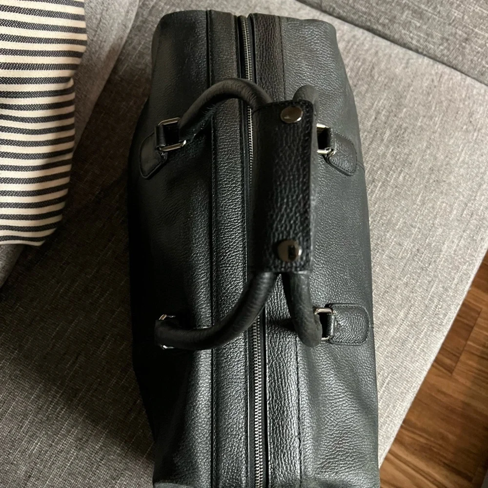 Unisex Savile Row Company London leather weekender style travel bag. - Picture 3 of 4